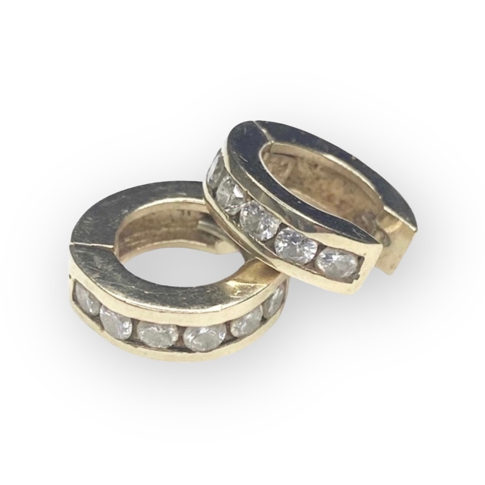 Vintage 90’s: Diamond Huggies Earrings ☼ 12 Channel Set Round Stones ☼ 18K Gold - Picture 3 of 16